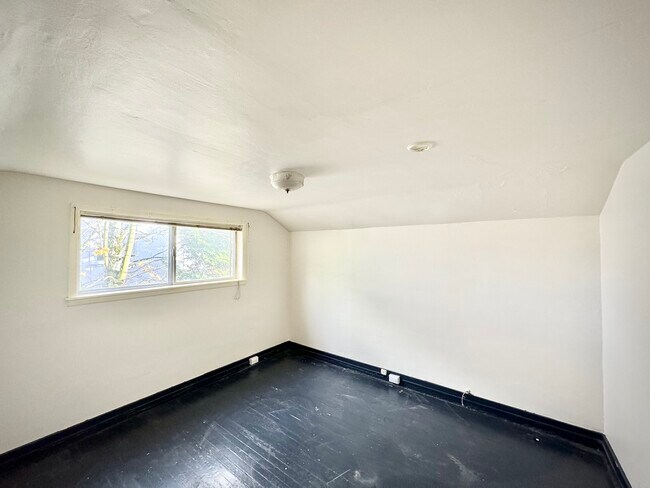 Photo - 2112 E Republican St Unit upper