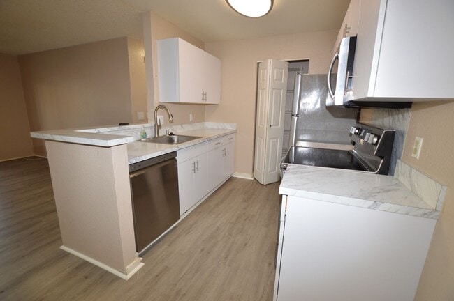 Photo - Parkview at Waikele - Ground floor Townhouse 2 bedrooms, 2 baths with 2 parking Avail 2/1/25