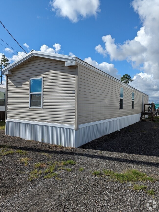 Building Photo - 1401 Transmitter Rd Rental
