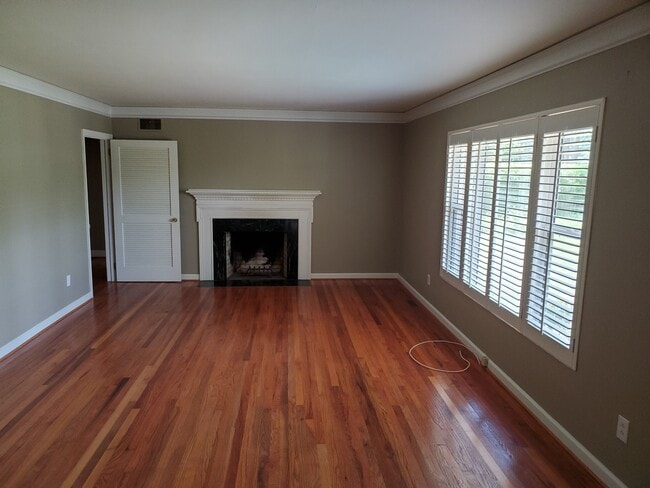 Photo - 2212 Crestwood Dr