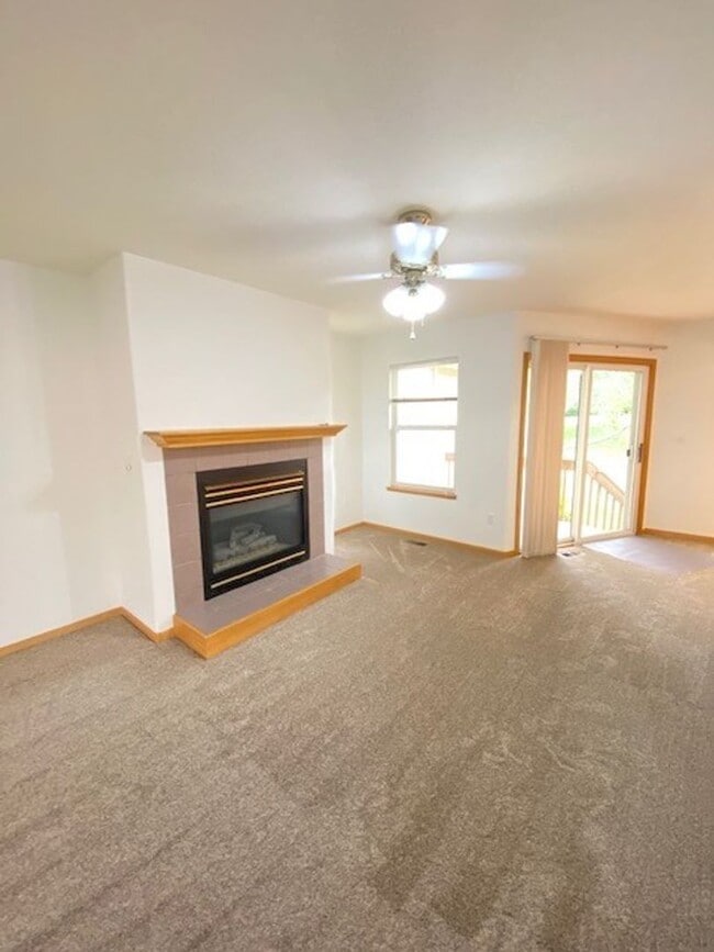 Photo - Large 3 Bedroom, 2.5 Bath Townhome with 2 car attached garage in Northwest Loveland, CO