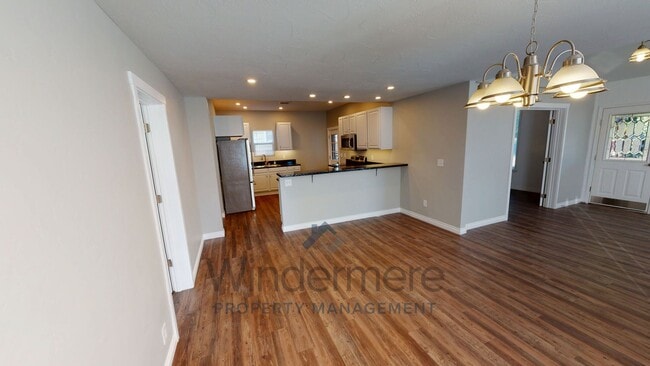 Photo - 430 E Oak St