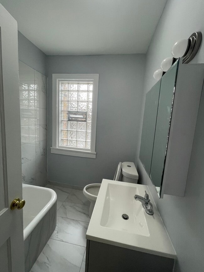 Photo - 7329 N Honore St Unit 2A