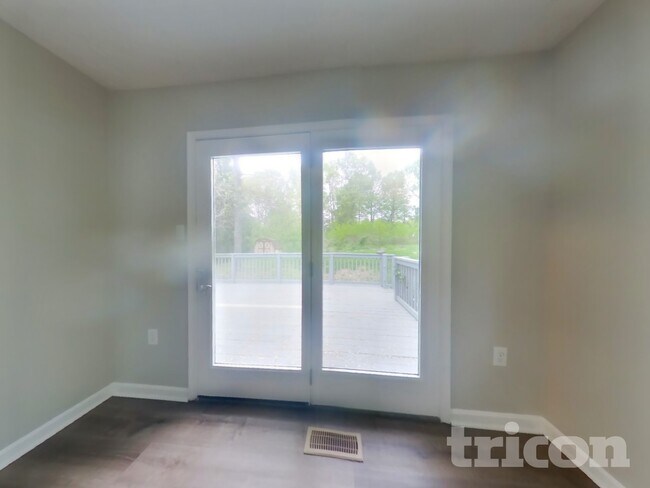 1350 Redwood Cir