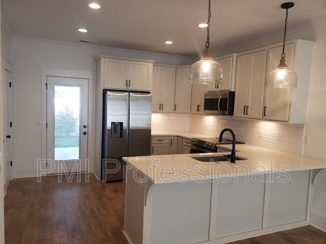 Photo - 207 McAuliffe St