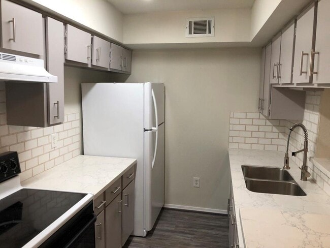 Photo - 2100 S Wilcrest Dr Unit 121