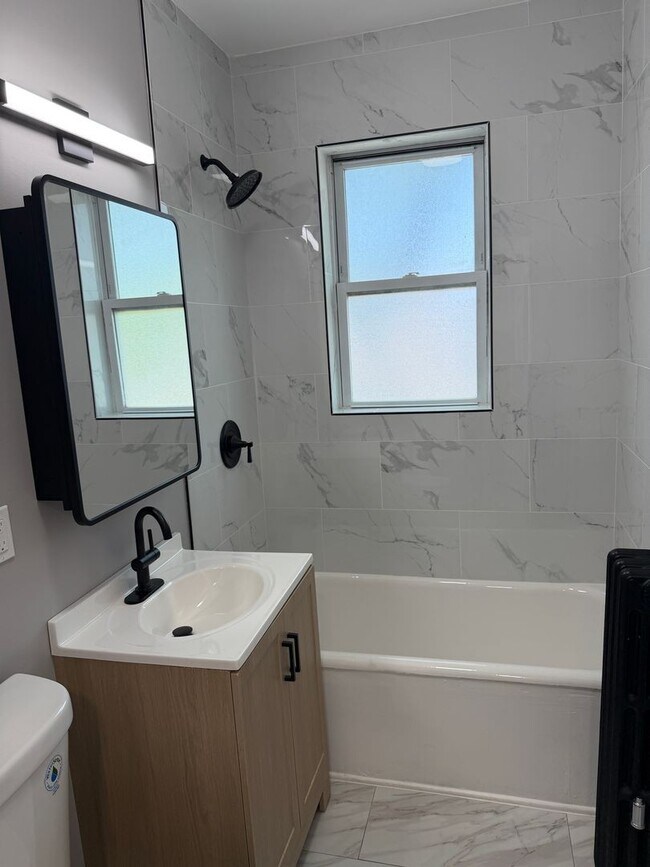 Photo - 4956 N Harding Ave Unidad 2