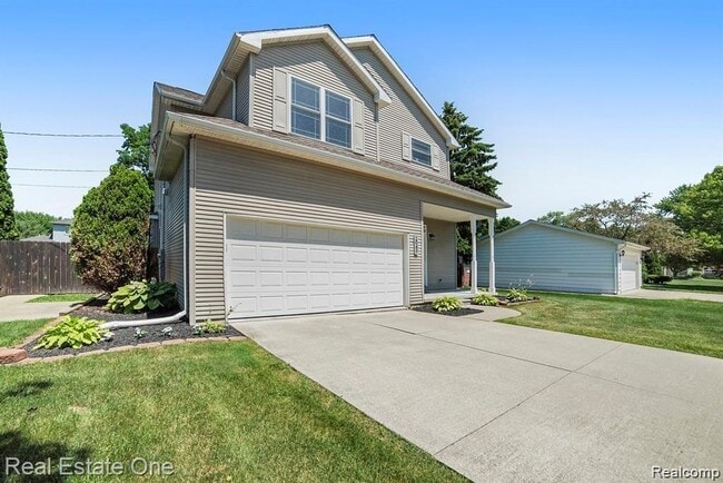 Photo - 2043 Vermont Ave