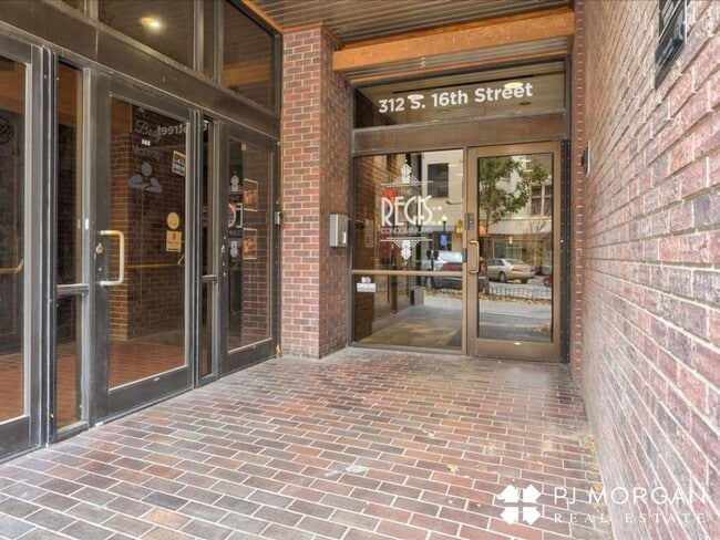 Photo - Great downtown location!