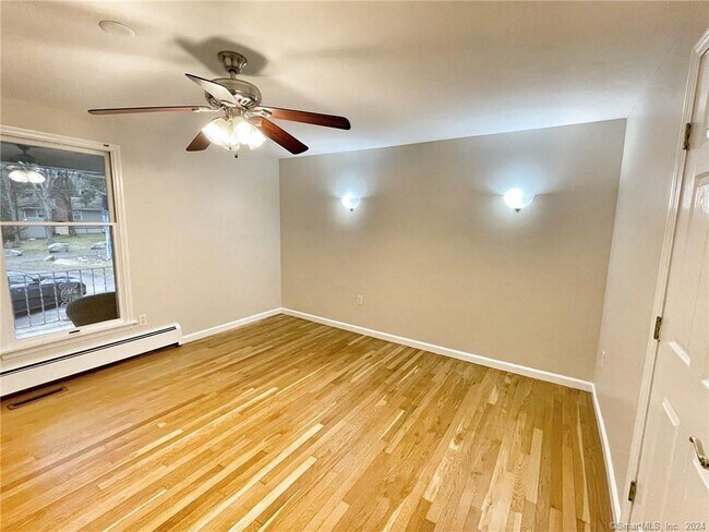 Photo - 104 Perry Ave Unit A