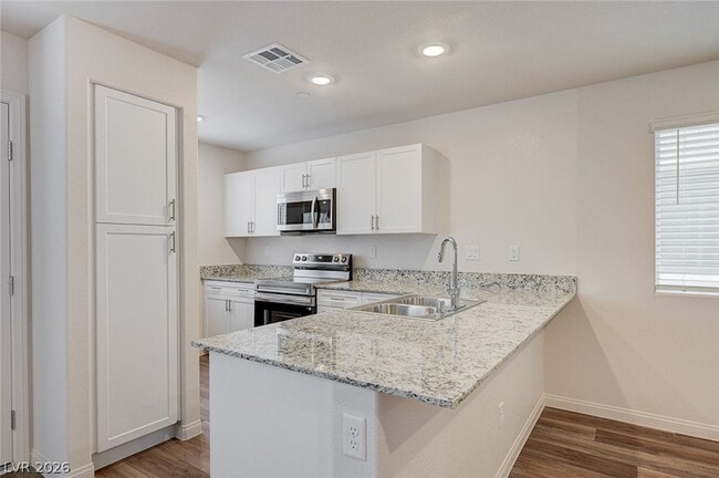 Photo - 3026 Baltic Grn St
