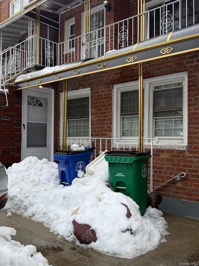 Building Photo - 924 E 106th St Unit 1st floor