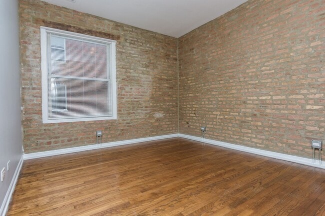 Building Photo - 7608 S King Dr Unit 201