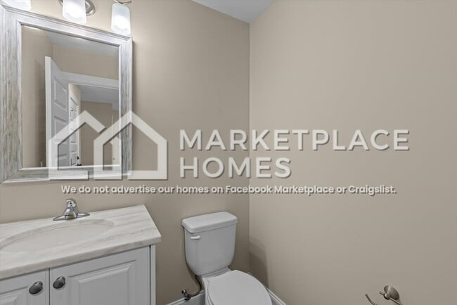 Photo - 704 Chatsworth Wy
