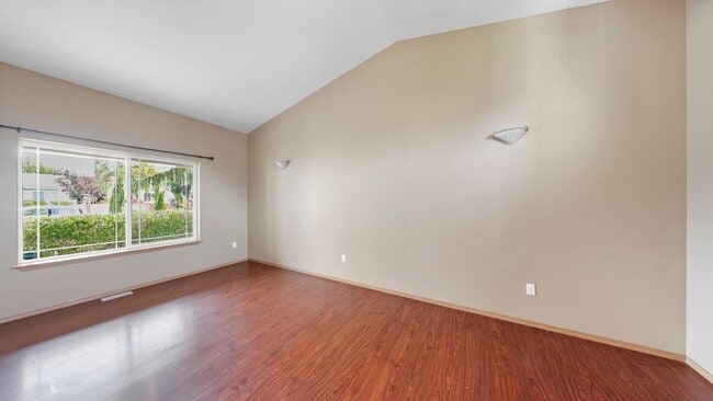 Photo - 3 Bed 2.5 Bath - 3 Car Garage - Groups -  ...