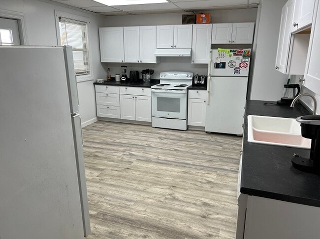 Building Photo - 98 N Main Ave Unit B