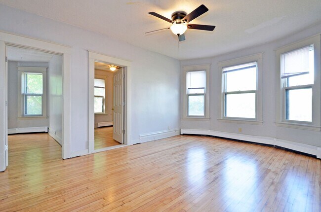 Photo - Spacious 3-Bedroom Lower-Level Unit Available Now in West St. Paul! Unit 1