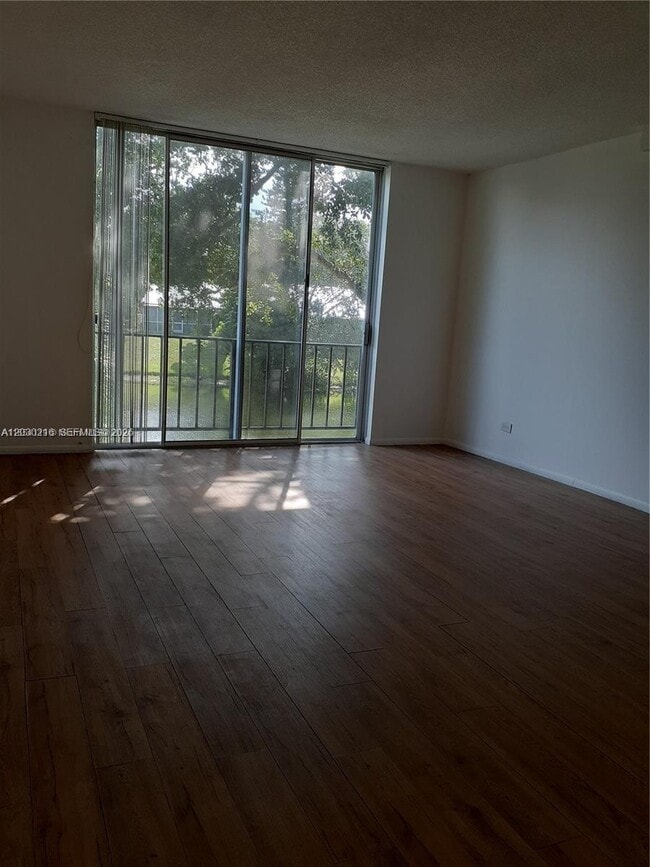 Photo - 3670 Inverrary Dr Unit 2M
