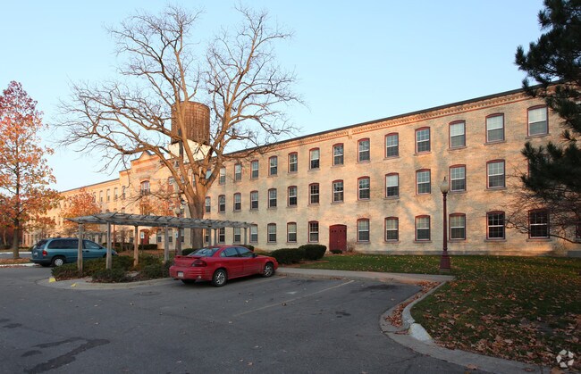 Riverwalk Apartments - Pinehurst Apartments