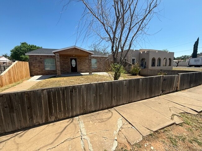 Photo - Spacious 3 bed 2 bath home, move in ready