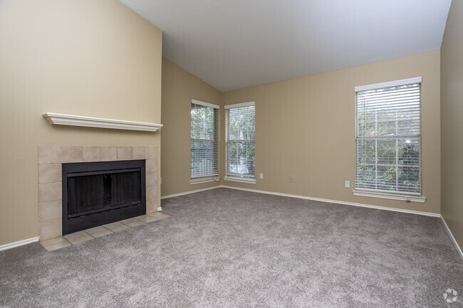 2BR, 1BA - 886SF