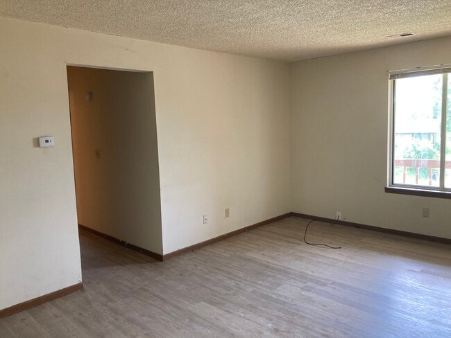 Photo - 722 Gordon Smith Blvd