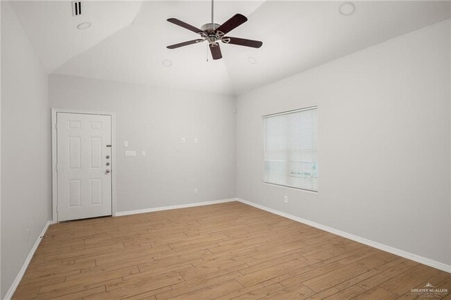 Photo - 9 E Eisenhower Ave Unidad 1