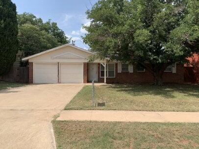 Building Photo - "Charming 3-Bed, 2-Bath Haven on 68th Street, Lubbock - Perfectly Cozy at 1088 Sq Ft!"