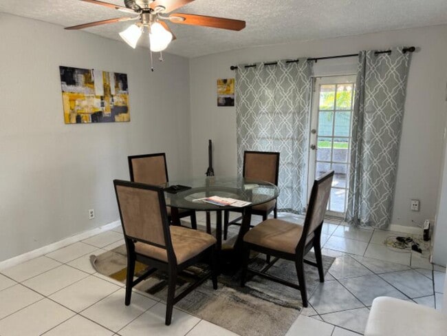 Photo - 548 NW 2nd Way