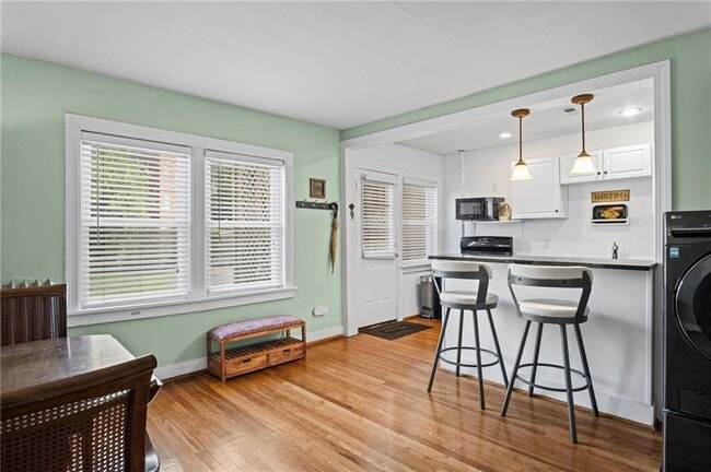 Building Photo - 212 Emanuel Cleaver II Blvd Unit 2W