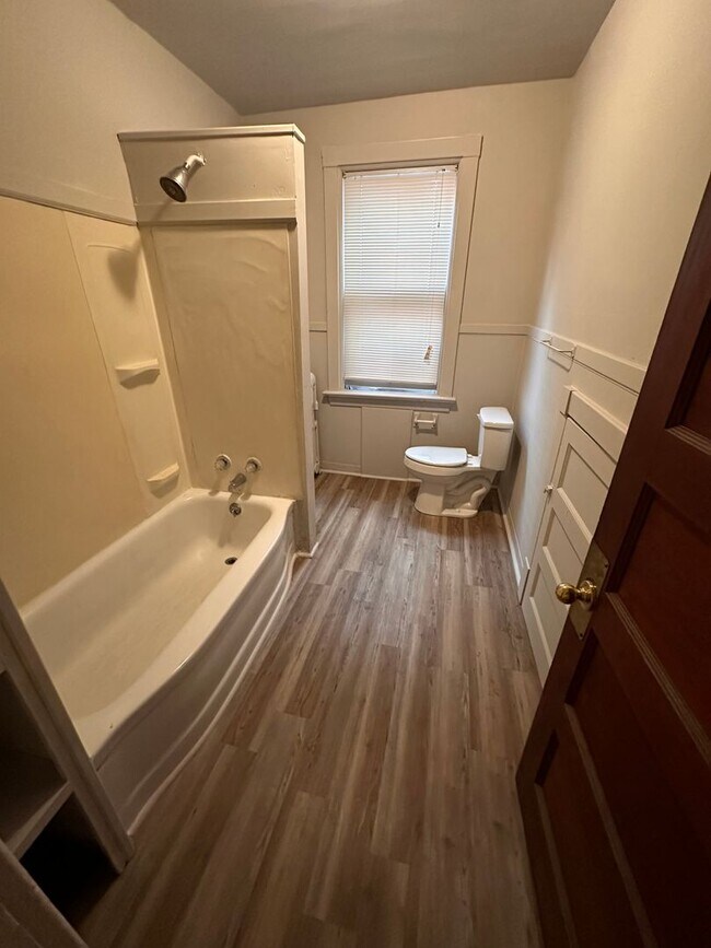 Photo - 1936 Chestnut St Unit B