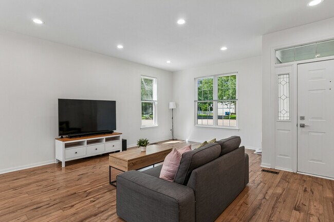 Photo - 1329 Amaranth Dr