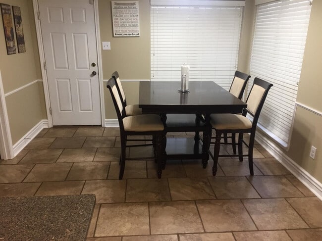 Photo - 6550 85th St