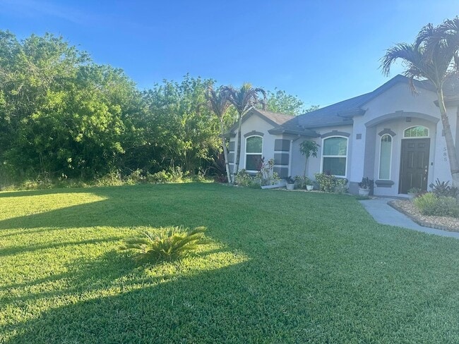 Photo - 585 SW Undallo Rd
