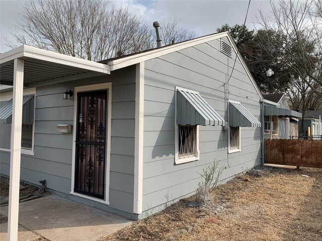 Photo - 3002 Carter St