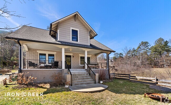 Building Photo - Breathtaking Furnished Farmhouse Renovatio...