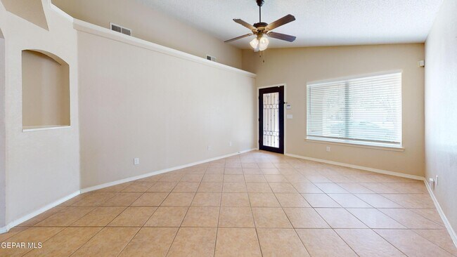 Photo - 1819 Shreya St