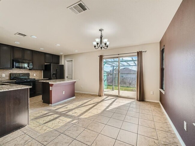 Photo - 503 Carrington St