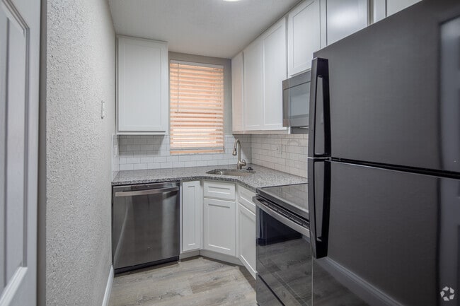 Photo - Clayton Square Apartments