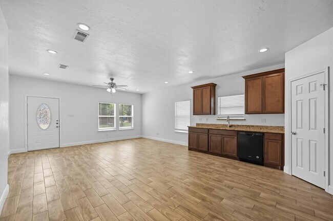 Photo - 1714 Oneal St