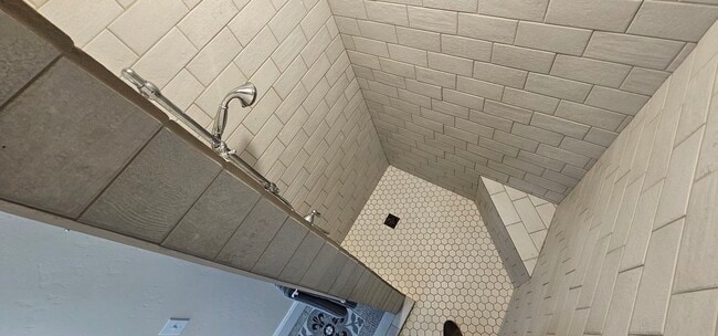 Photo - 563 E 4th Ave # B