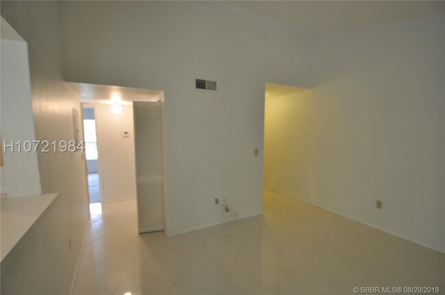 Photo - 2405 NW 33rd St Unit 1216