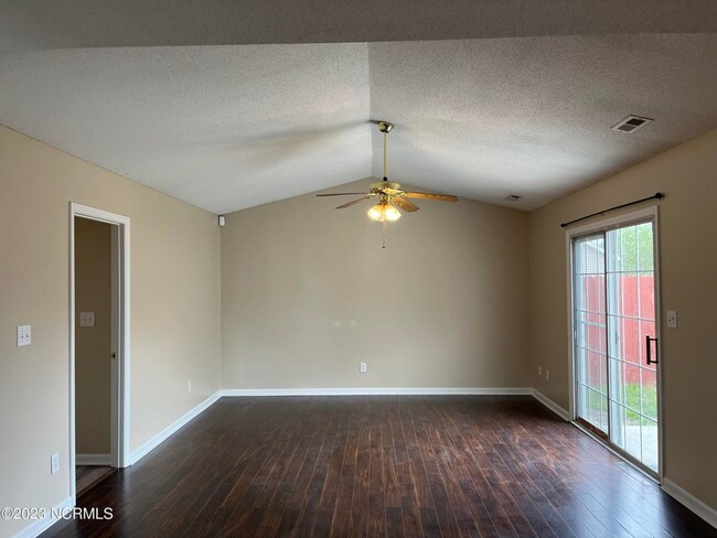 Photo - Welcome to Charlton Road!