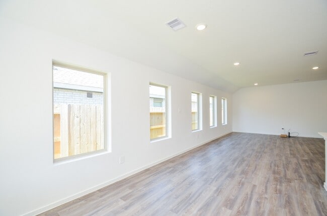 Photo - 3106 Stonebriar Dr