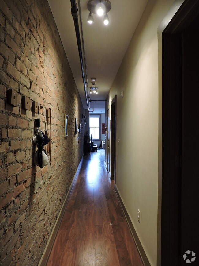 Building Photo - 641 Walnut St Unit C Rental