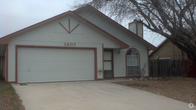 Building Photo - House For Rent