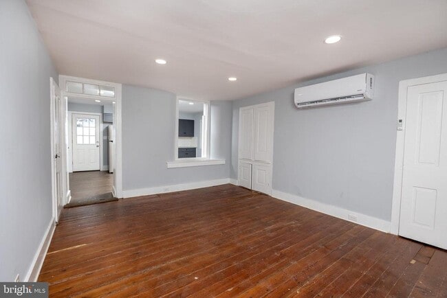 Photo - 6192 Lower York Rd