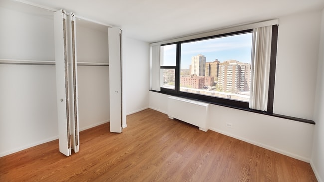 Photo - 7447 S South Shore Dr Unidad 2 bedroom