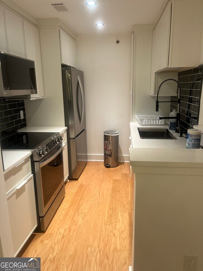 Photo - 3201 Lenox Rd NE Unit APT 17