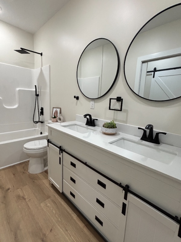 Photo - 321 E Main St